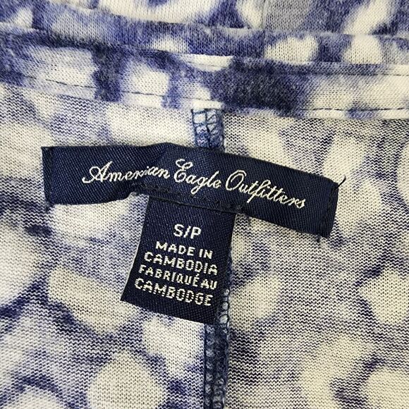 American Eagle Womens Top Size Small Petite Blue White Printed 3/4 Sleeve Hi Low - Picture 7 of 8
